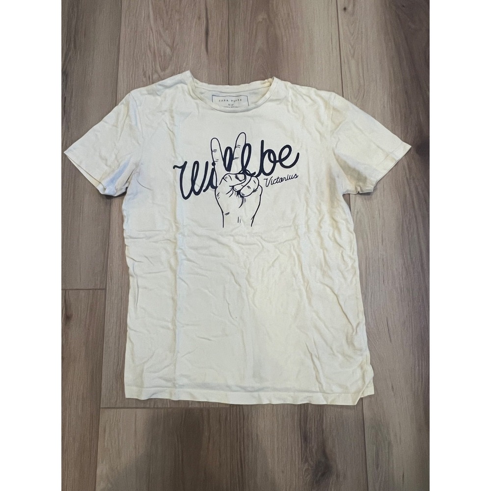 Zara Pulse Vibe Victorious Graphic T-Shirt Men's Small Cream Short Sleeve Tee